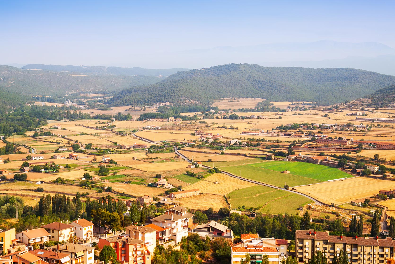 Tendencias de Precios en Grandes Ciudades vs. Zonas Rurales en España